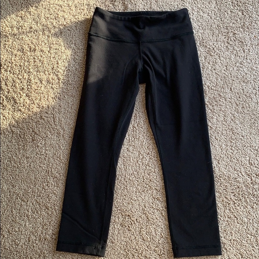 Black cropped Lululemon leggings